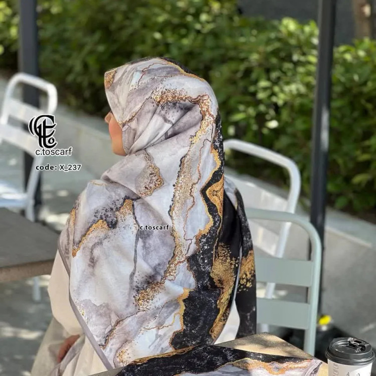 شال نخی کاستوم سی تو طرح رزین مشکی طلایی قواره بزرگ 140 زنانه شیک