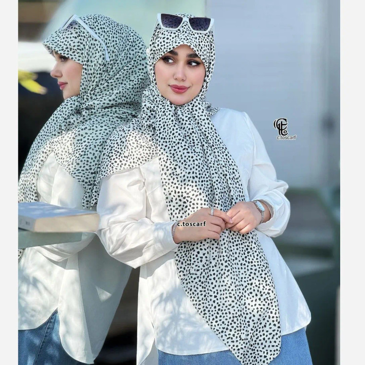 روسری نخی طرح خال خالی دور دوخت قواره 110 - بدون لیز خوردگی