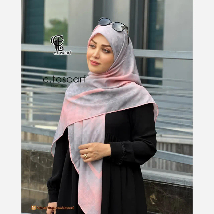 روسری نخی طرح پیکسل قواره بزرگ 140 سانتیمتر، شاد و ملیح، لیز نیست