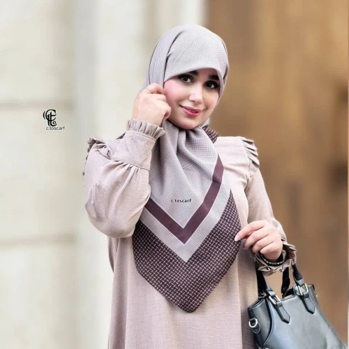شال و روسری طرح کاملیا نخی کاستوم سیتو سایز 110 کرم قهوه ای و سبز