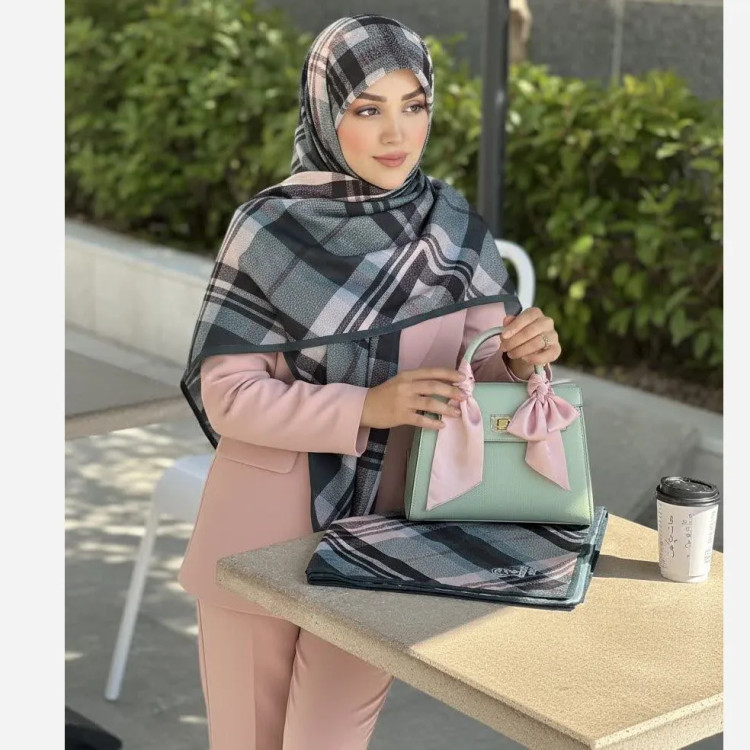 روسری طرح چهارخونه نخی مونالیزا قواره بزرگ 140 سانتیمتر شیک و مجلسی