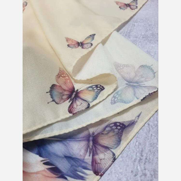 روسری طرح پردیس با طرح پروانه و پر، جنس نخ کاستوم، سایز متوسط