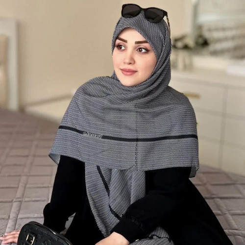 روسری مشکی سفید طرح دار ایستاده مناسب چادر زنانه شیک