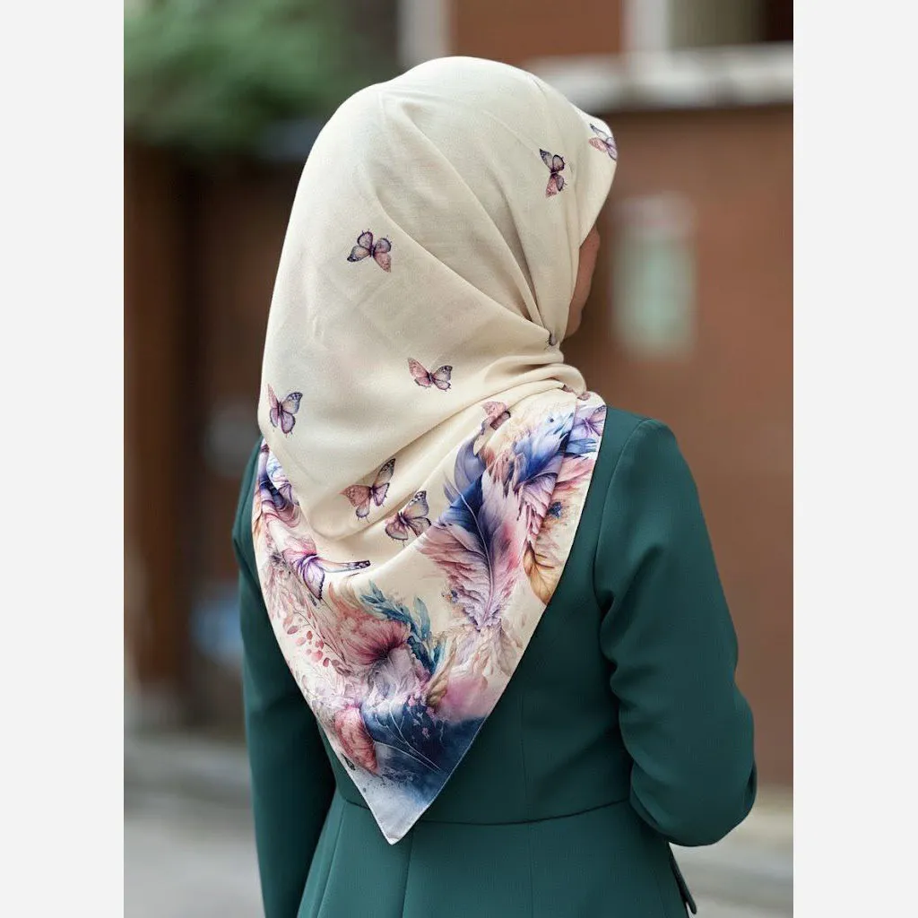 روسری طرح پردیس با طرح پروانه و پر، جنس نخ کاستوم، سایز متوسط