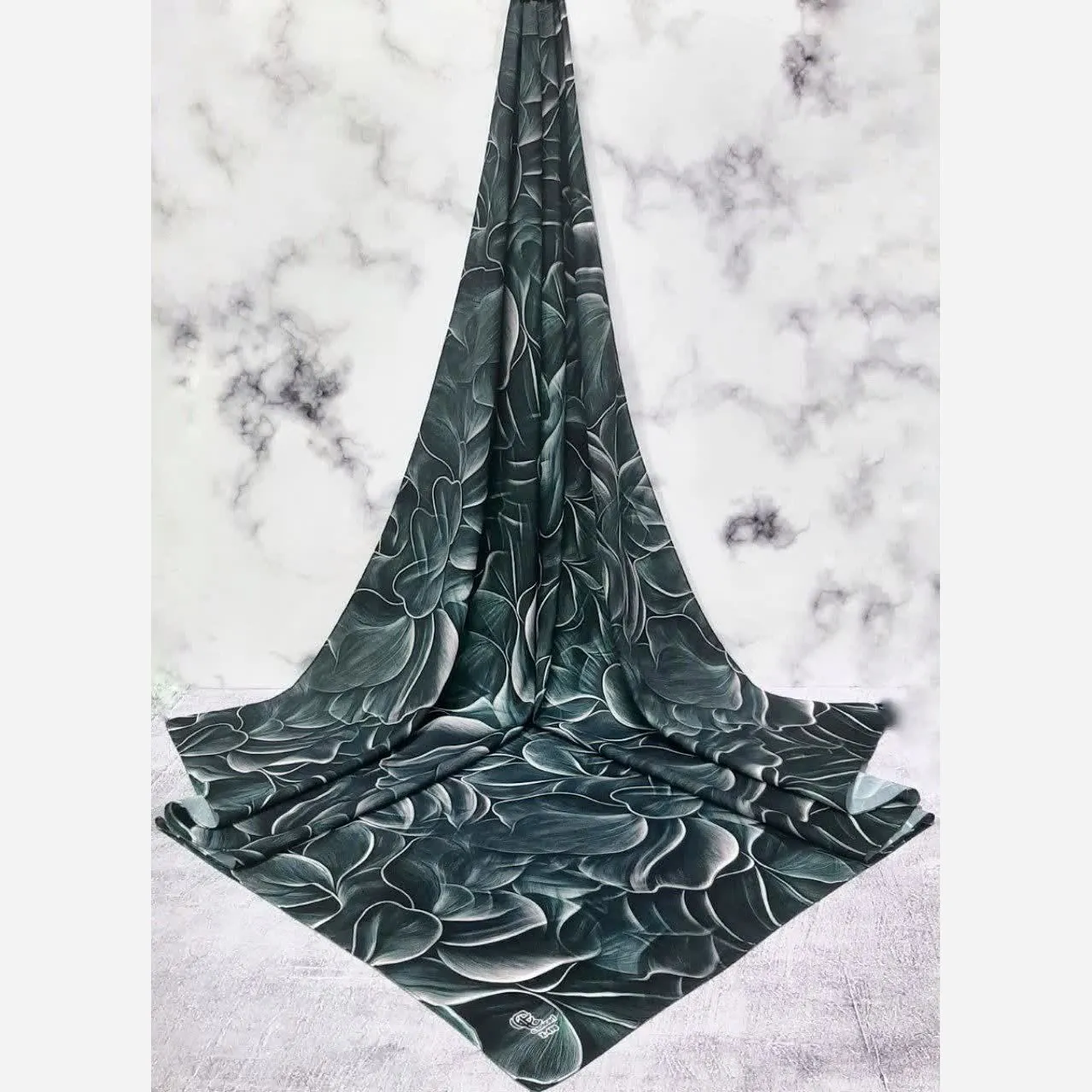 روسری طرح برگ سبز زنانه سایز 140 نخی کاستوم سی تو چرخ دوز