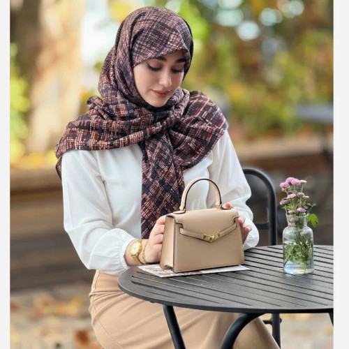 روسری مجلسی نخی طرح سدنا قواره 110 دور چرخ دوز سر نمیخورد