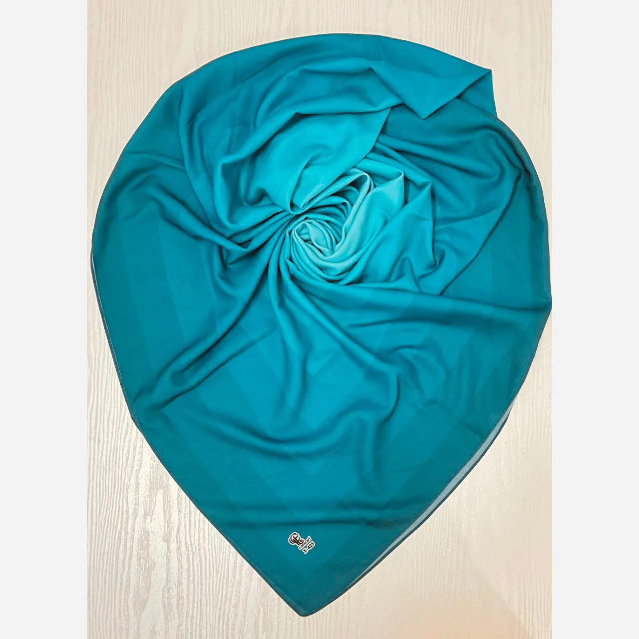 روسری طرح طیفی پله ای سایز 140 نخ کاستوم سی تو چرخ دوز