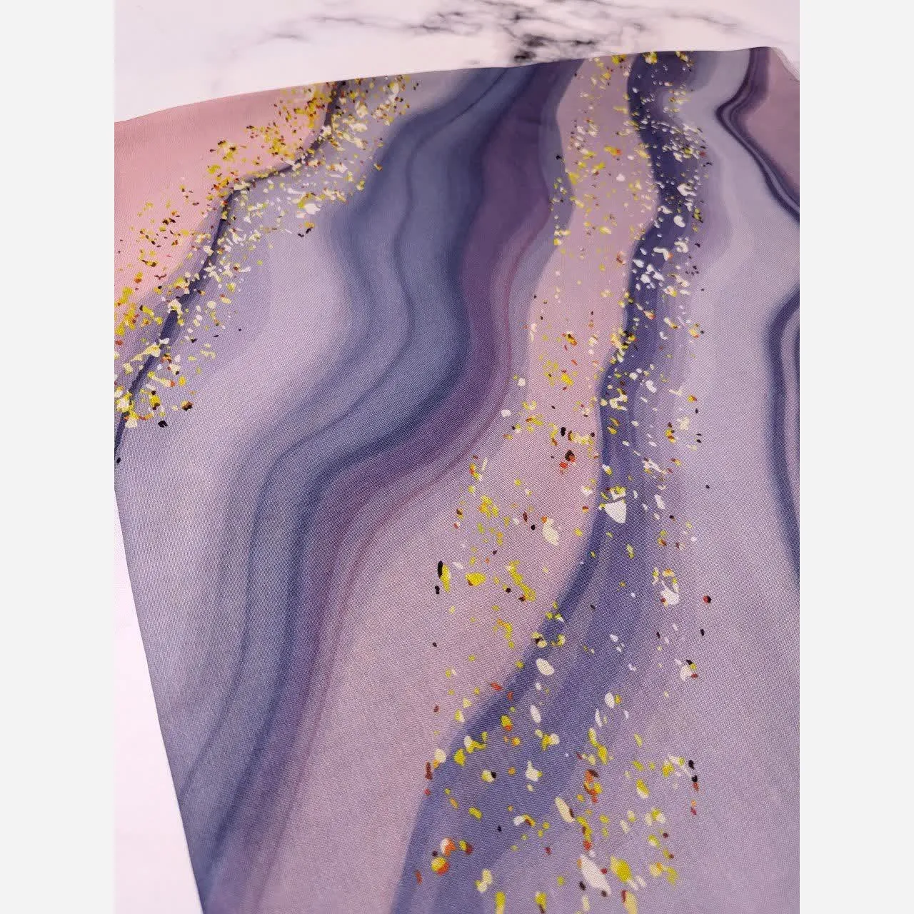 روسری نخی کاستوم طرح رزین قواره بزرگ 140سانت شیک و مجلسی