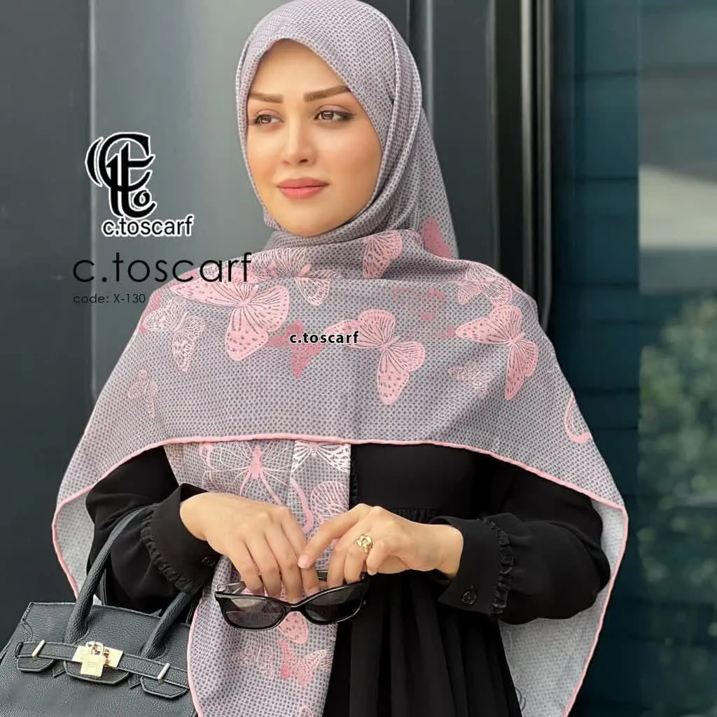 روسری نخی طرح پروانه طوسی صورتی قواره بزرگ 140 سانتیمتر لیز نیست