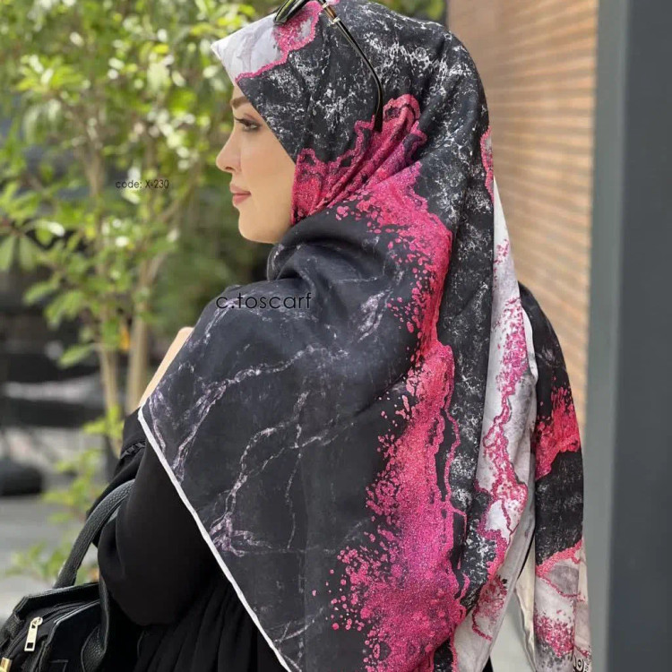 روسری نخی کاستوم رزین سرخابی مشکی طرح سنگ زنانه