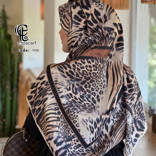 روسری طرح پلنگی قواره بزرگ 140 سانتیمتر جنس نخ کاستوم سیتو