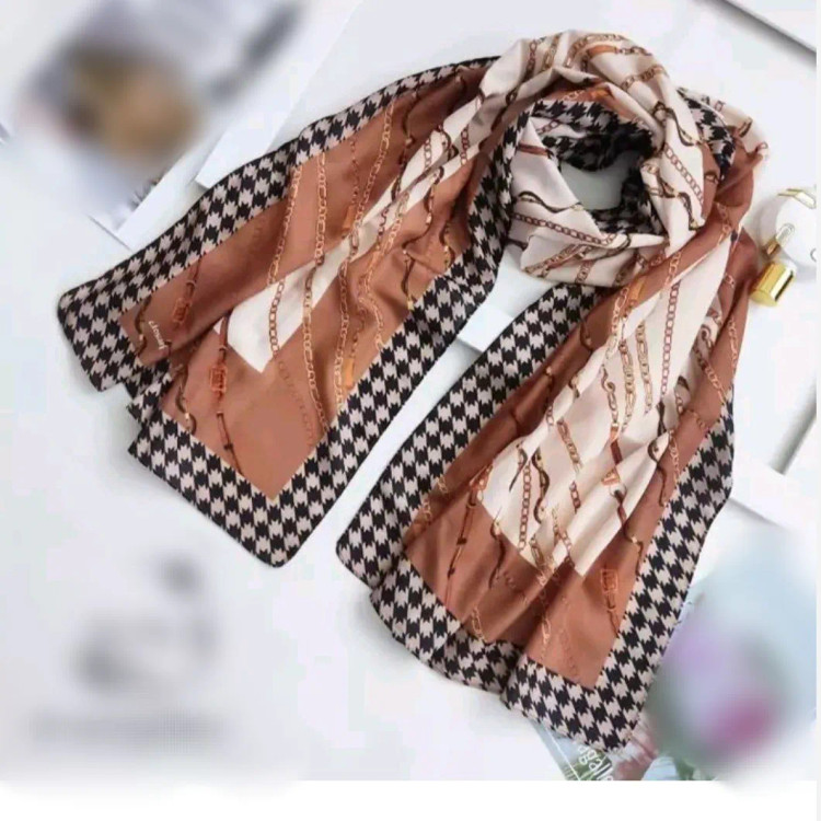 شال زنانه طرح تسمه ای اسپرت نخی دورادو 70*200