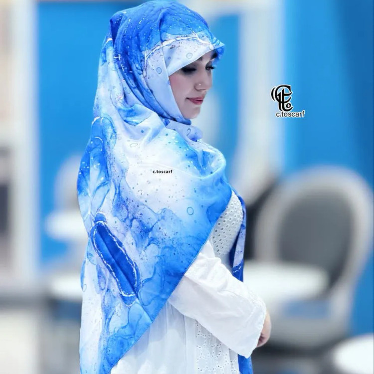 روسری نخی طرح رزیتا سایز 140 - طرح فیروزه ای و آبی شیک - بدون سُرخوردگی