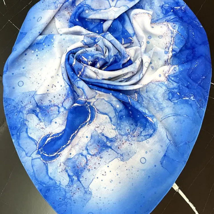 روسری نخی طرح رزیتا سایز 140 - طرح فیروزه ای و آبی شیک - بدون سُرخوردگی