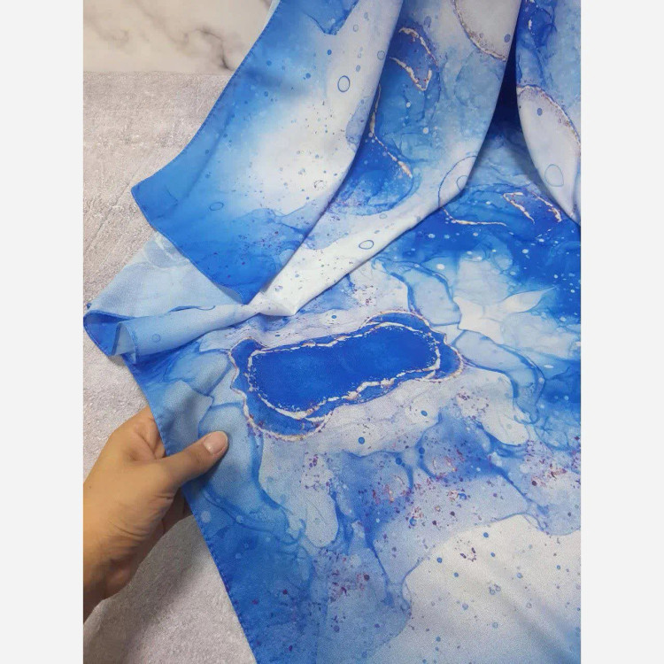 روسری نخی طرح رزیتا سایز 140 - طرح فیروزه ای و آبی شیک - بدون سُرخوردگی