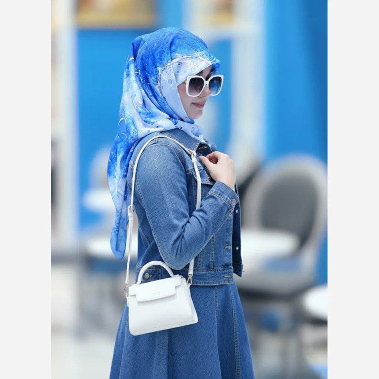 روسری نخی طرح رزیتا سایز 140 - طرح فیروزه ای و آبی شیک - بدون سُرخوردگی