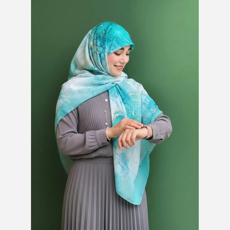 روسری نخی طرح رزیتا سایز 140 - طرح فیروزه ای و آبی شیک - بدون سُرخوردگی