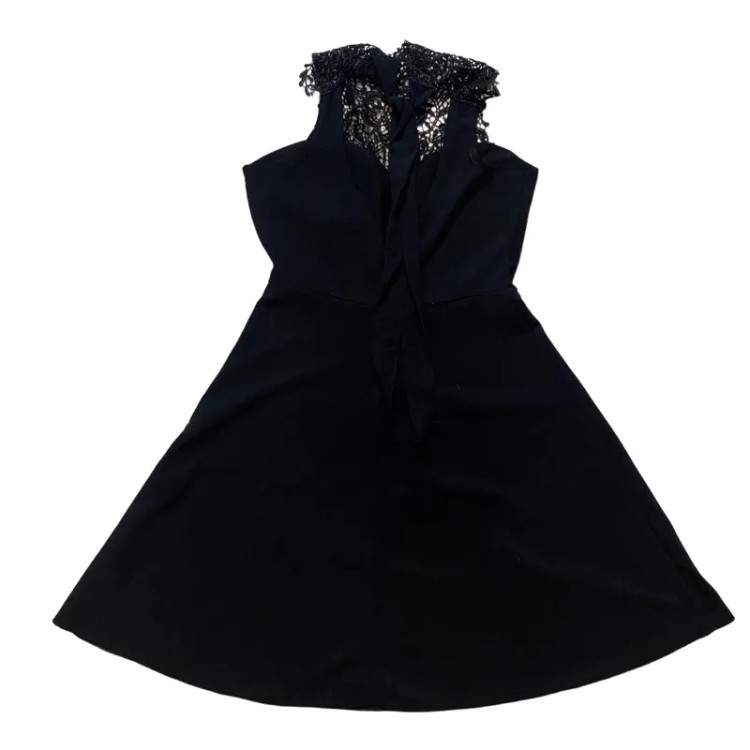 پیراهن مجلسی زنانه مشکی آستین حلقه ای یقه گرد گیپور قد روی زانو