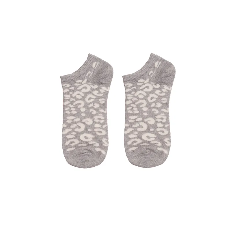 جوراب زنانه طرح پلنگی پشمی ضد حساسیت و ضد بو فری سایز (36 تا 40)