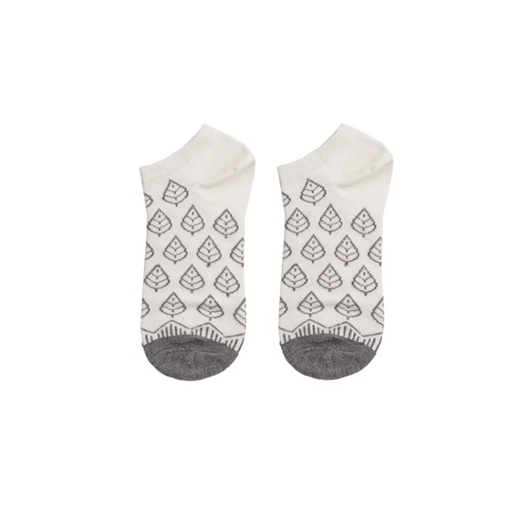 جوراب نخی زنانه طرح برگ آنتی باکتریال و ضد حساسیت فری سایز