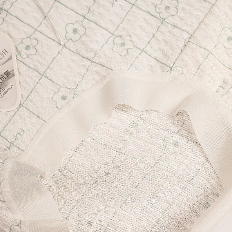 شورت زنانه طرح گل ژاکارد لیزری فری سایز مدل اسلیپ